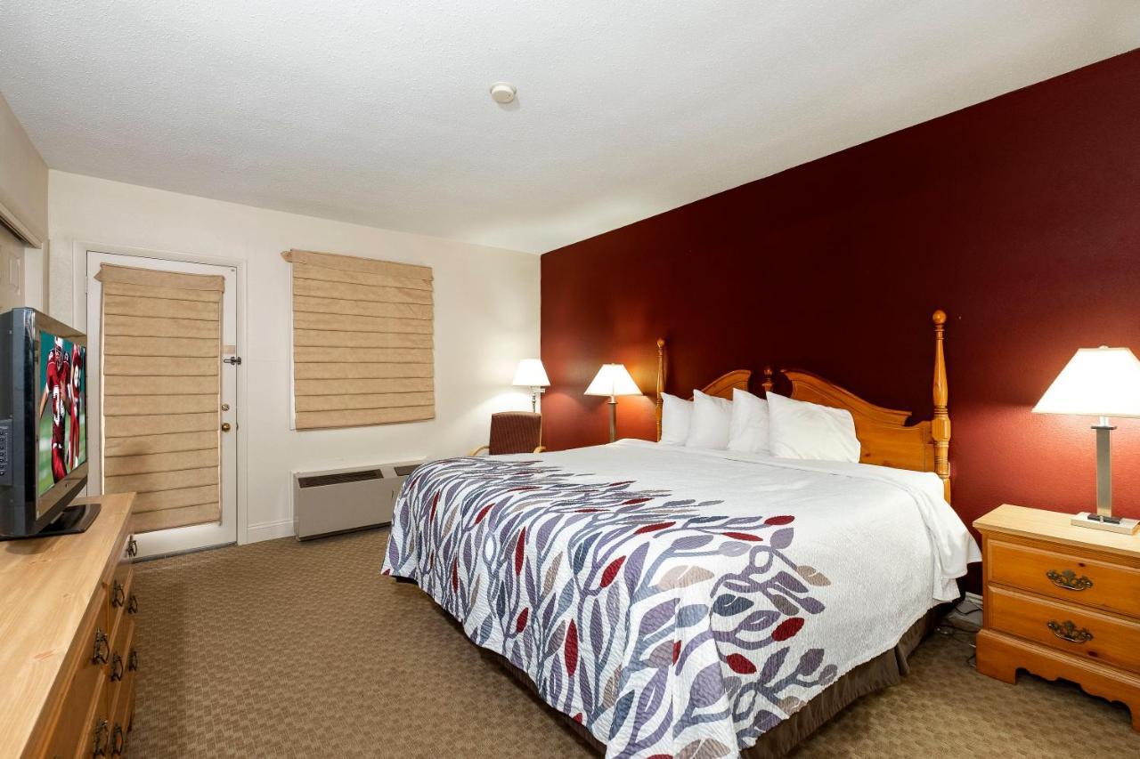 Red Roof Inn & Suites Hazleton Exterior foto